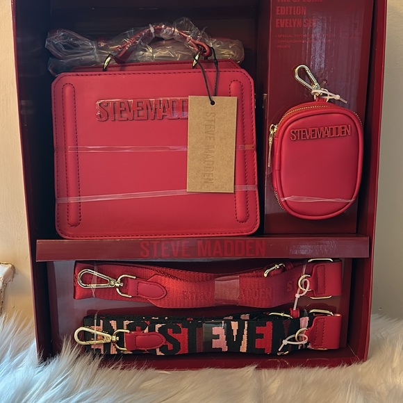 NIB Steve Madden Red (Evelyn) Gift Set - Special Edition - Christmas Gift 🎁 - Picture 3 of 13